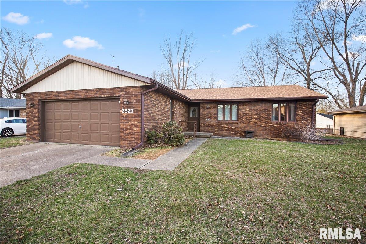 2523 Gaylord Avenue Springfield, IL 62704 - Photo 2 of 29