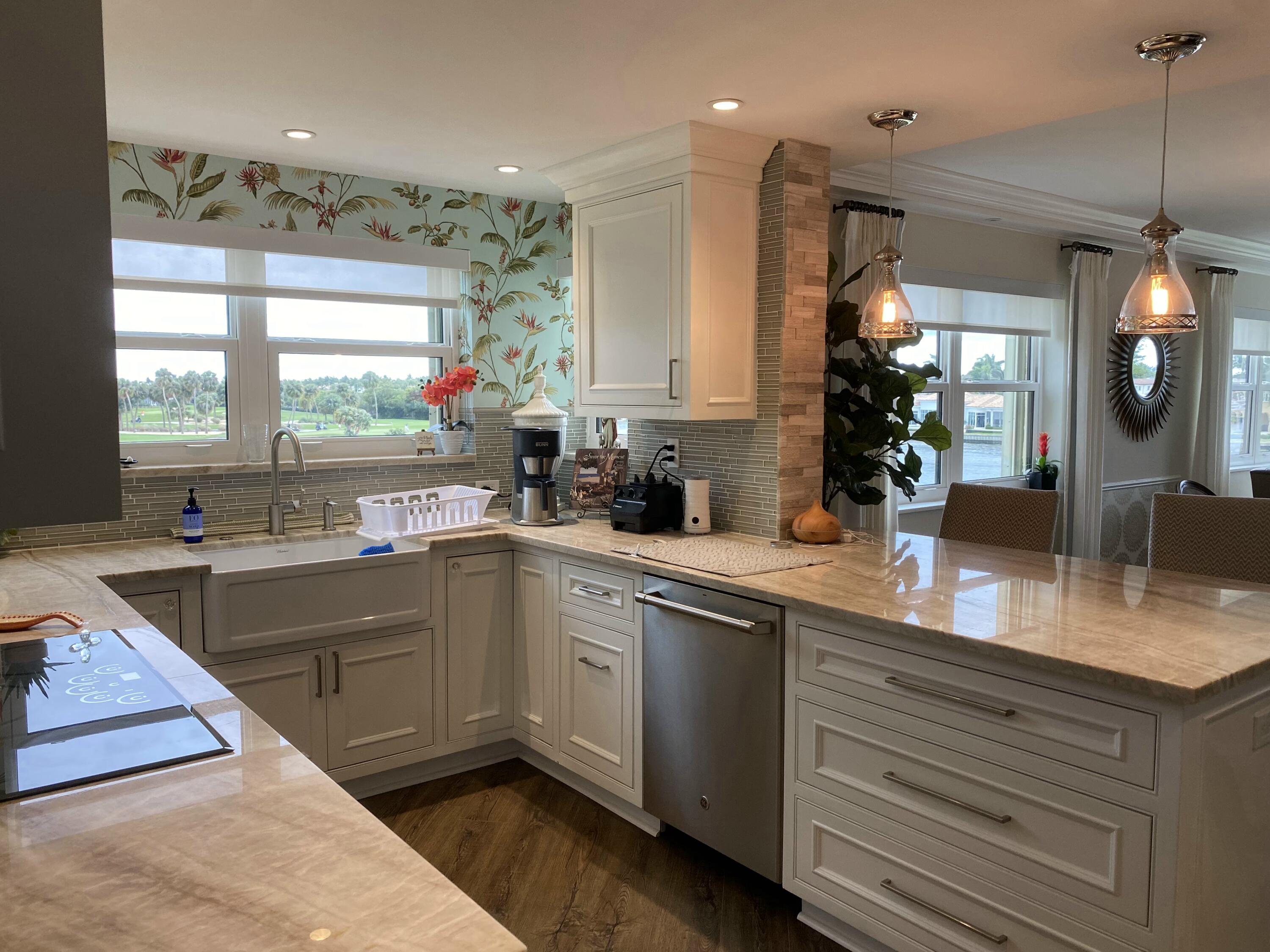 364 Golfview Road, Unit 301 North Palm Beach, FL 33408 - Photo 6 of 29 Kitchen