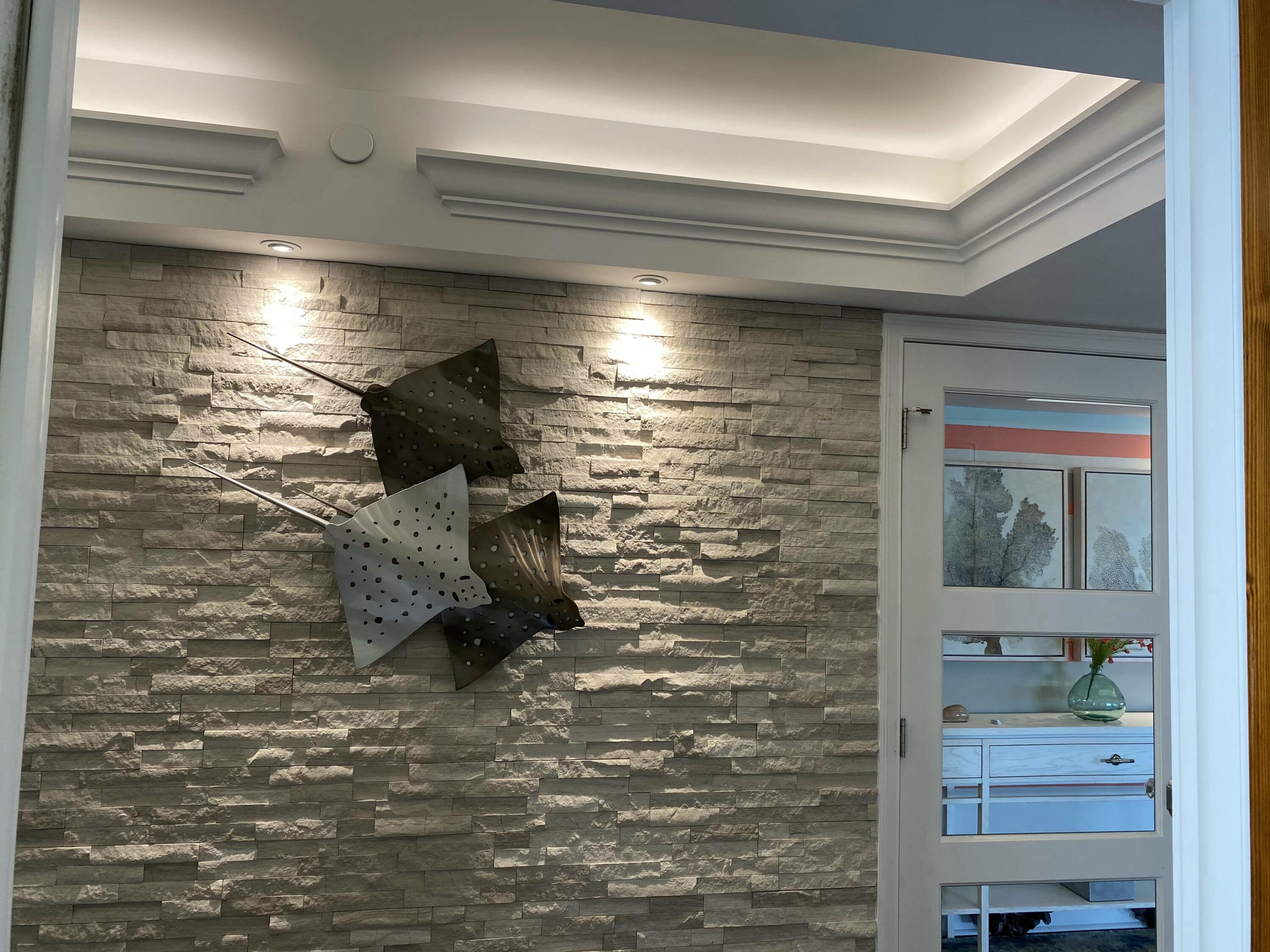 364 Golfview Road, Unit 301 North Palm Beach, FL 33408 - Photo 7 of 29 Entrance with Raised ceiling