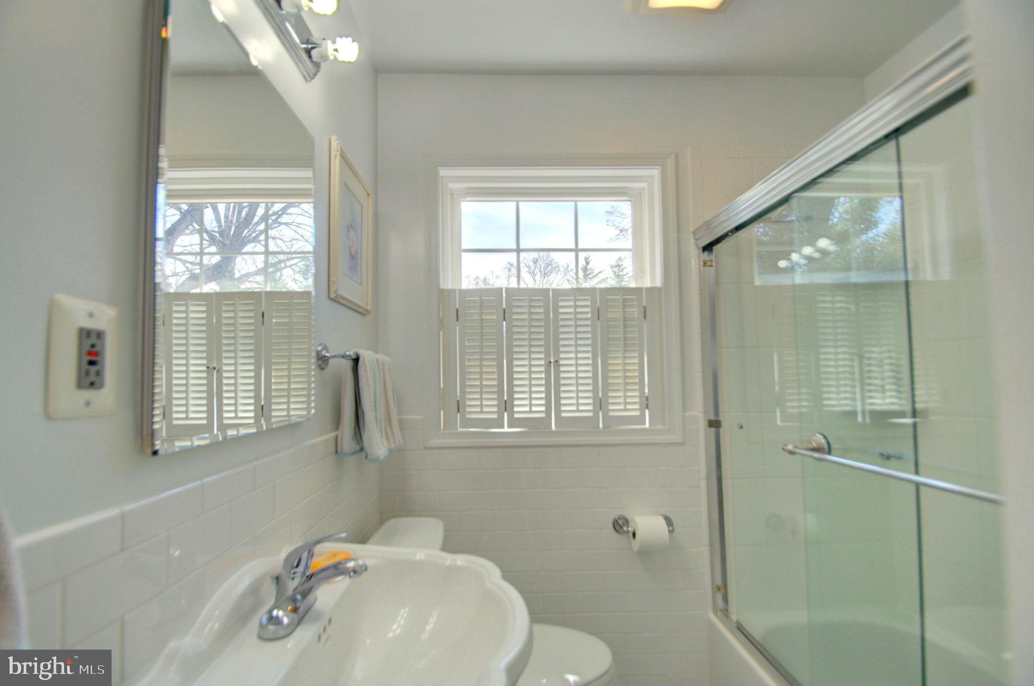 2816 Munson Street Silver Spring, MD 20902 - Photo 21 of 46 Main level bath