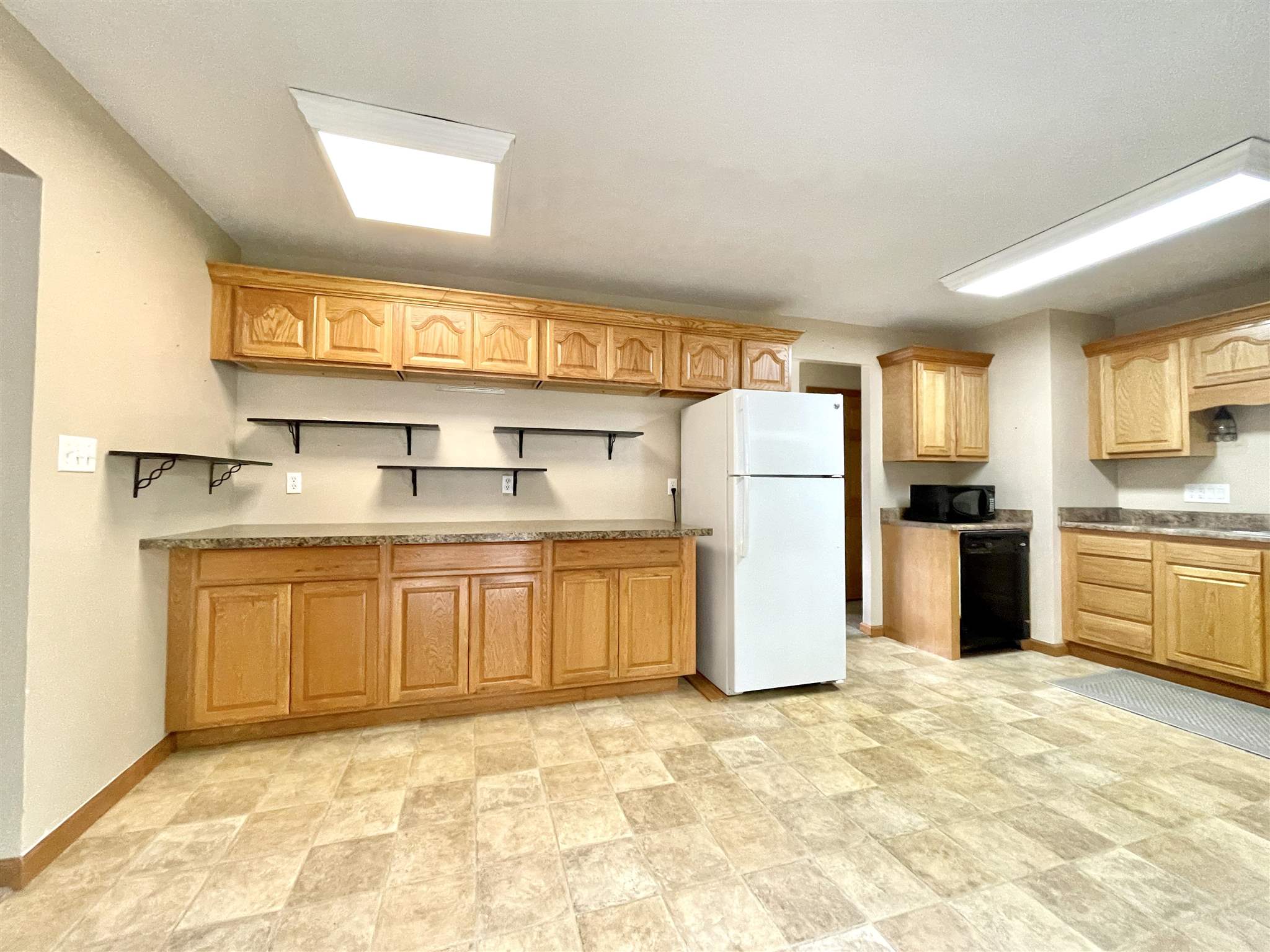 1806 West Kem Road Marion, IN 46952 - Photo 3 of 31 Gallery Image 3