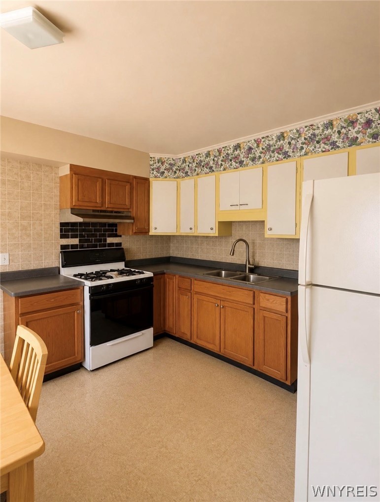127 14th Street Buffalo, NY 14213 - Photo 17 of 24 Upper kitchen