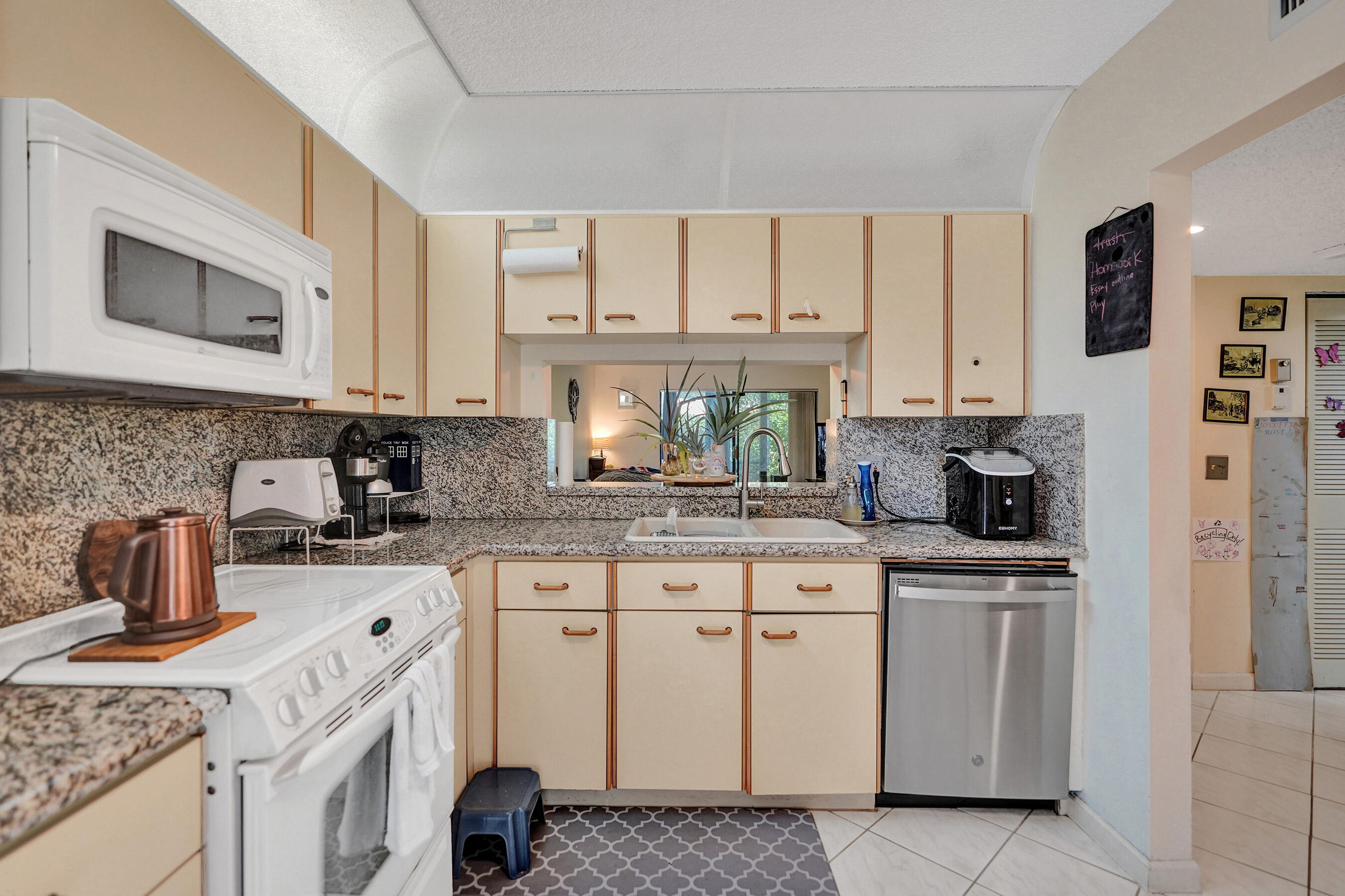 5201 West Club Circle, Unit 103 Boca Raton, FL 33487 - Photo 7 of 40 Lots of Cabinets