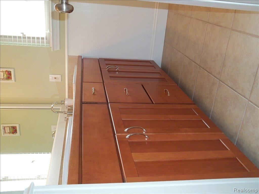 787 Meadowlake Road Canton, MI 48188 - Photo 12 of 22 Bath 1