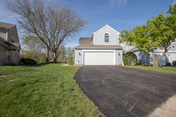 $345,000 | 81 King Drive, Streamwood, IL 60107