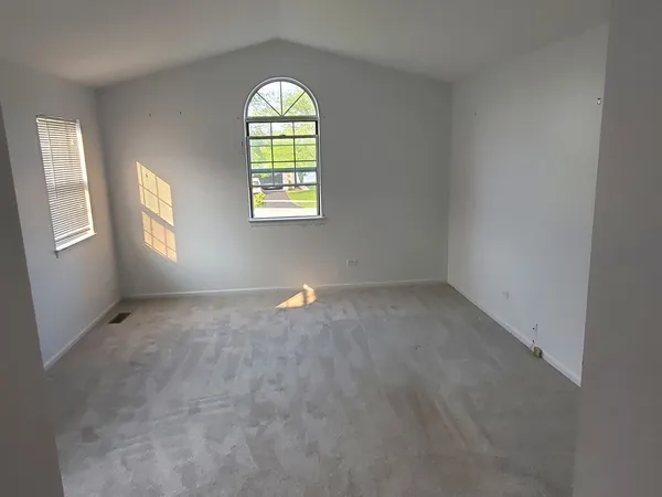 $345,000 | 81 King Drive, Streamwood, IL 60107