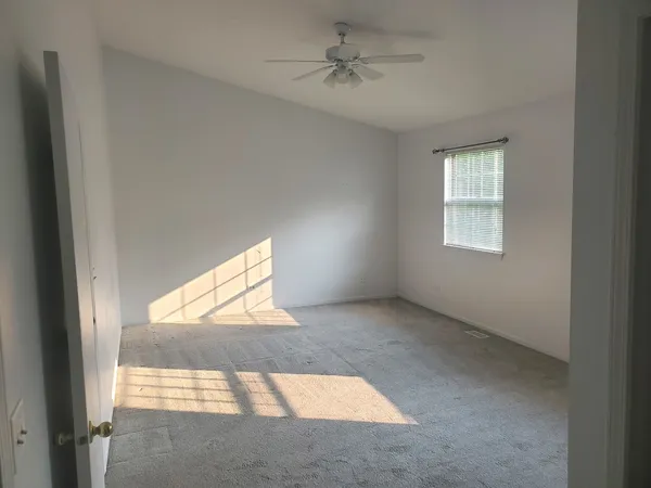 $345,000 | 81 King Drive, Streamwood, IL 60107