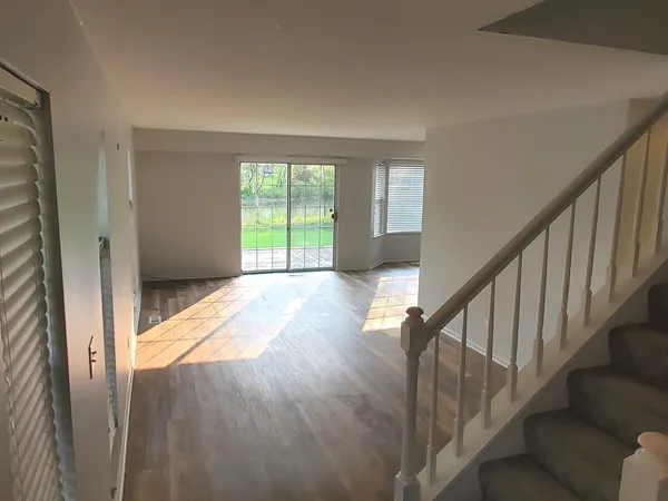 $345,000 | 81 King Drive, Streamwood, IL 60107
