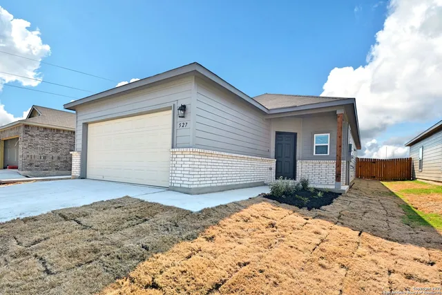 $1,700 | 527 Moscato Road, New Braunfels, TX 78130