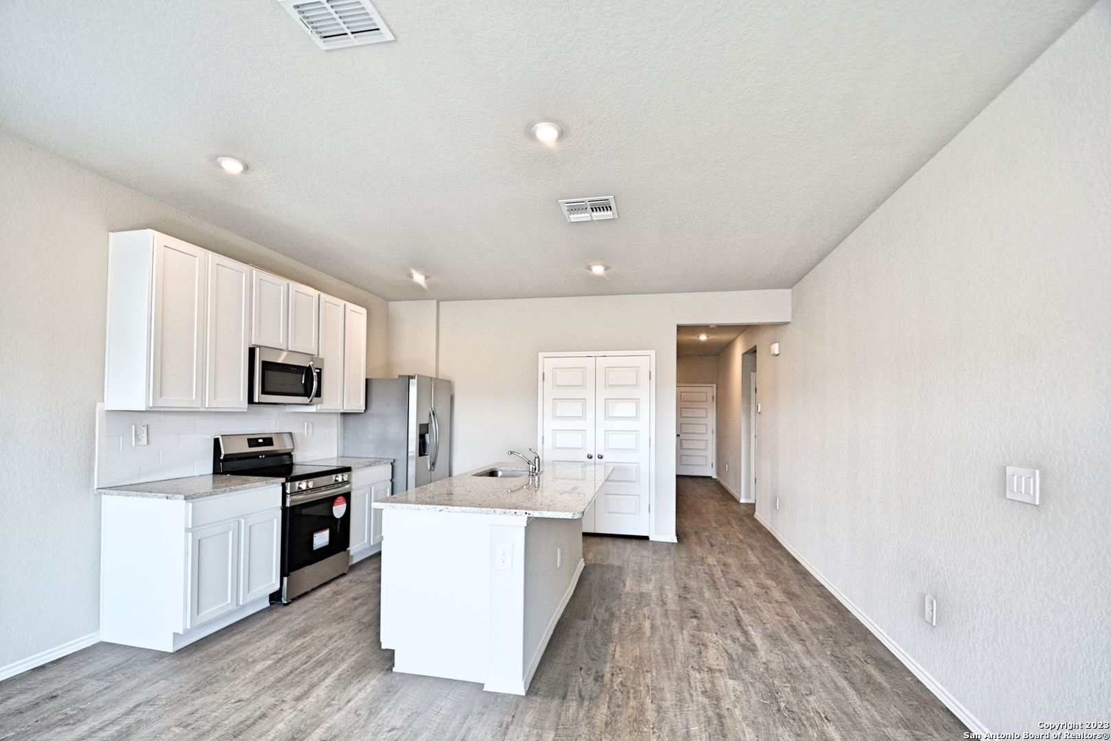 527 Moscato Road New Braunfels, TX 78130 - Photo 4 of 24