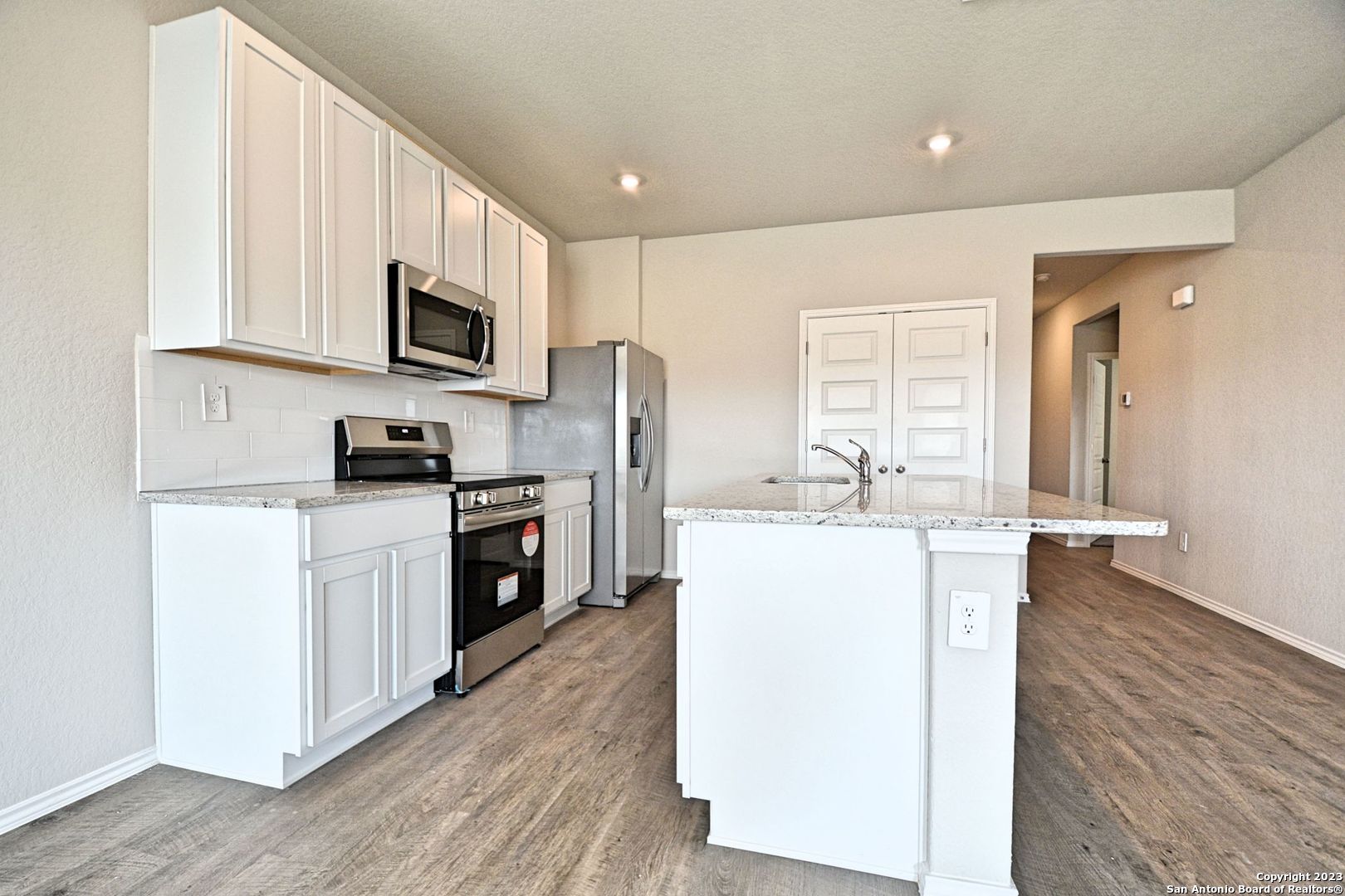 527 Moscato Road New Braunfels, TX 78130 - Photo 5 of 24