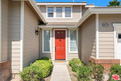 $890,000 | 14233 Yellowstone Lane, Canyon Country, CA 91387