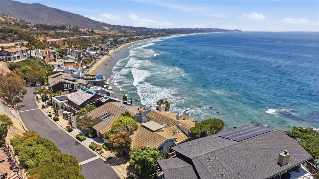 31532 Victoria Point Road Malibu, CA 90265 - Photo 4 of 44