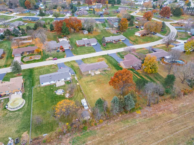 a view of lot of trees and houses