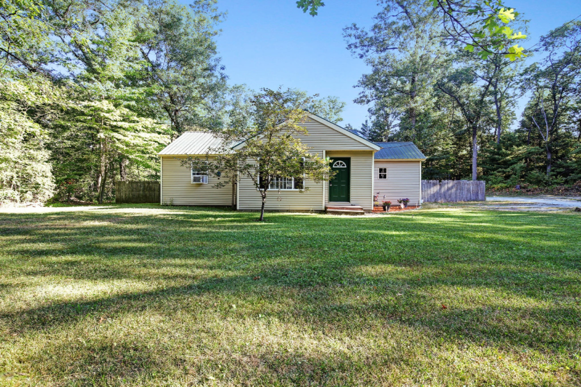 5724 White Road Muskegon, MI 49442 - Photo 3 of 23 IMG_3962_3_4