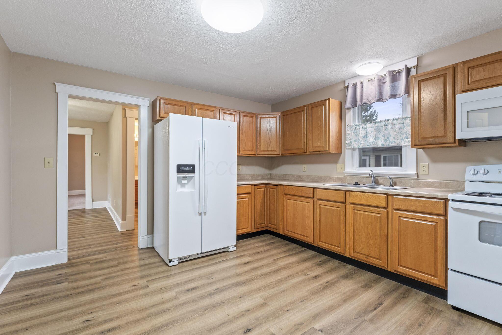 1414 Cedar Hill Road Lancaster, OH 43130 - Photo 8 of 36 Kitchen