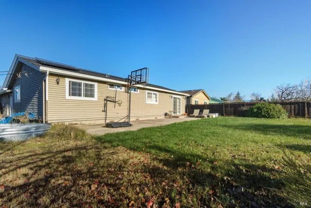 a view of a house with backyard and garden