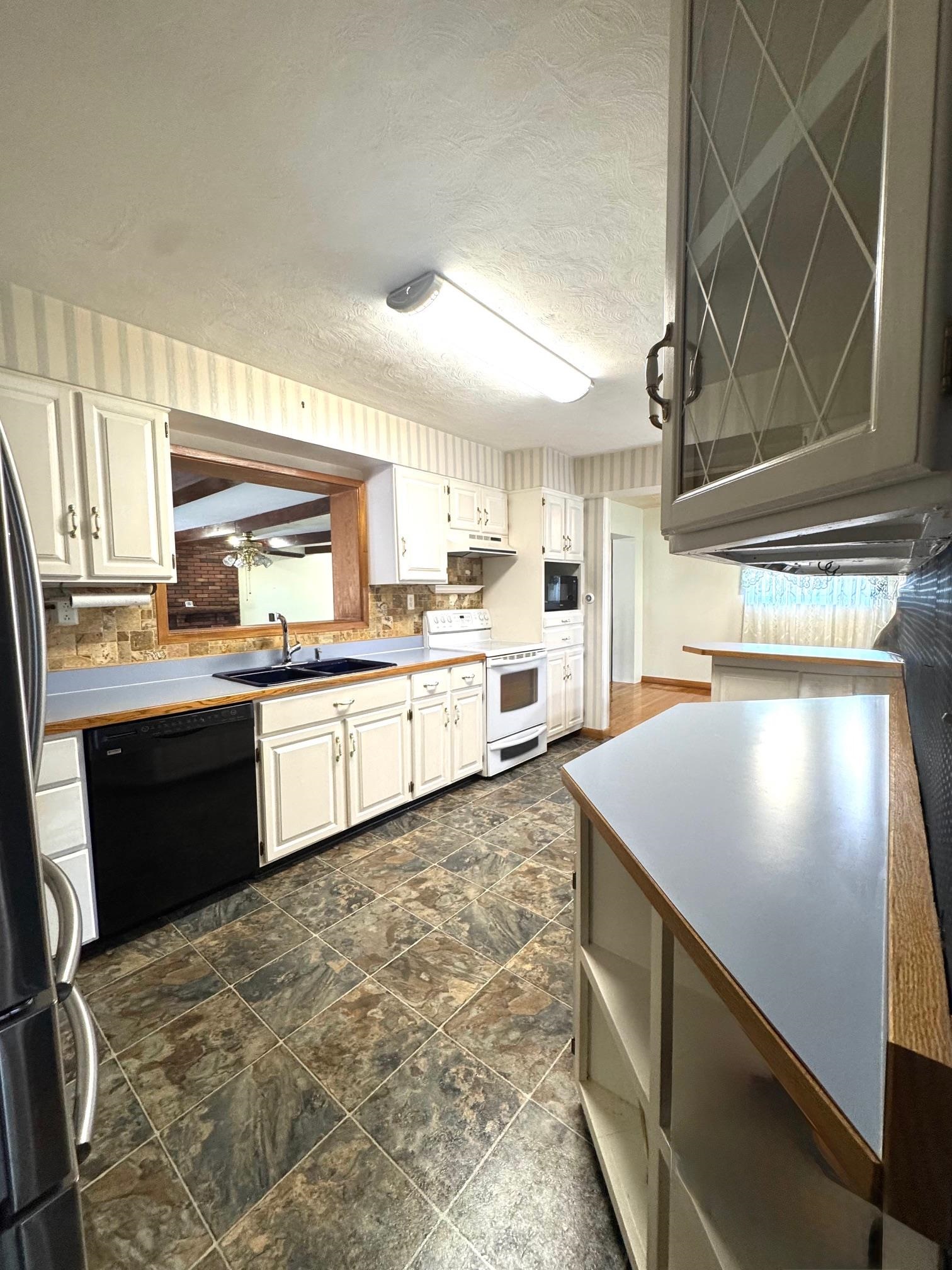 411 Wheatley Road Ashland, KY 41102 - Photo 10 of 26