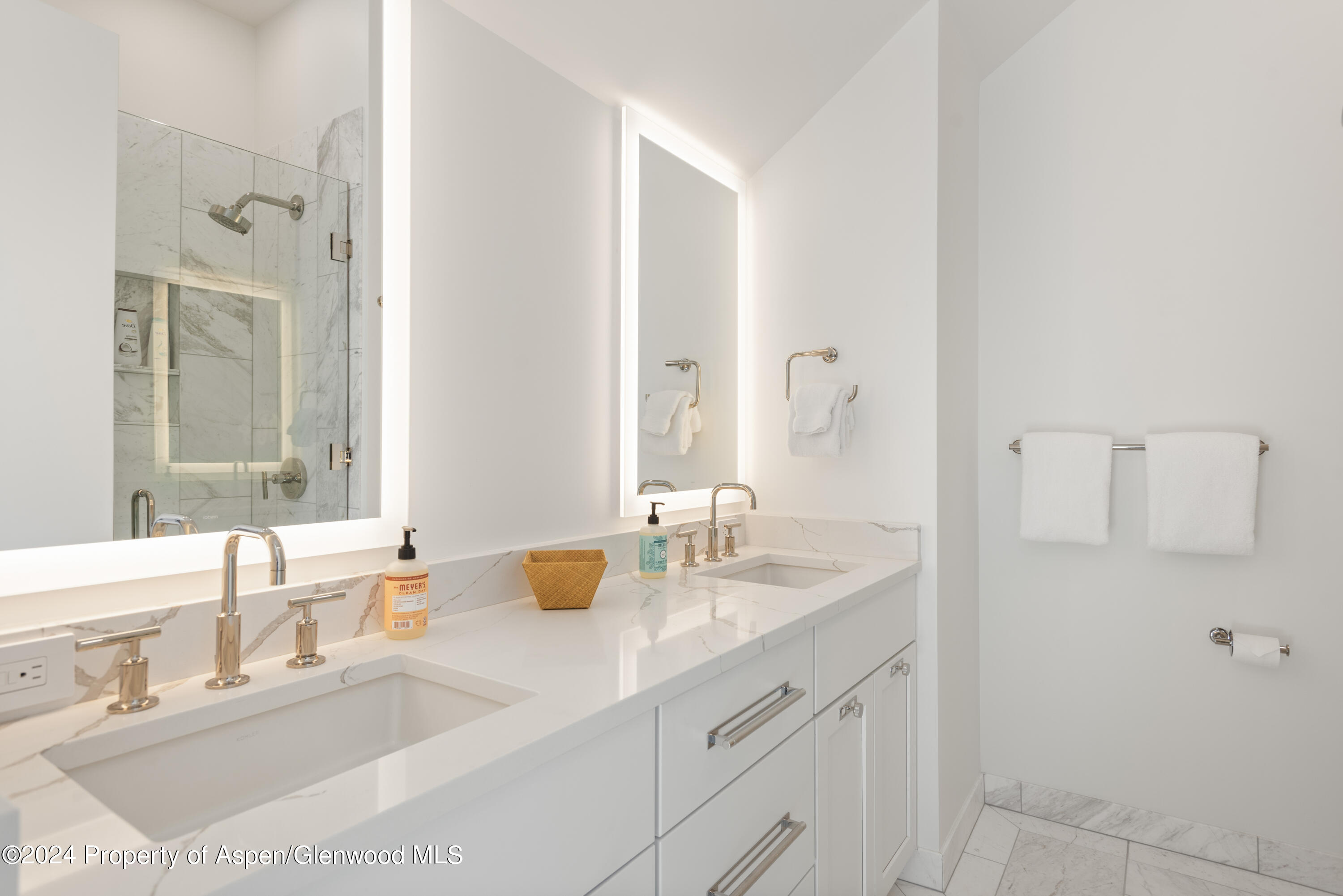 381 Ridge Road, Unit C4 Snowmass Village, CO 81615 - Photo 27 of 43 a bathroom with double vanity sink and a mirror