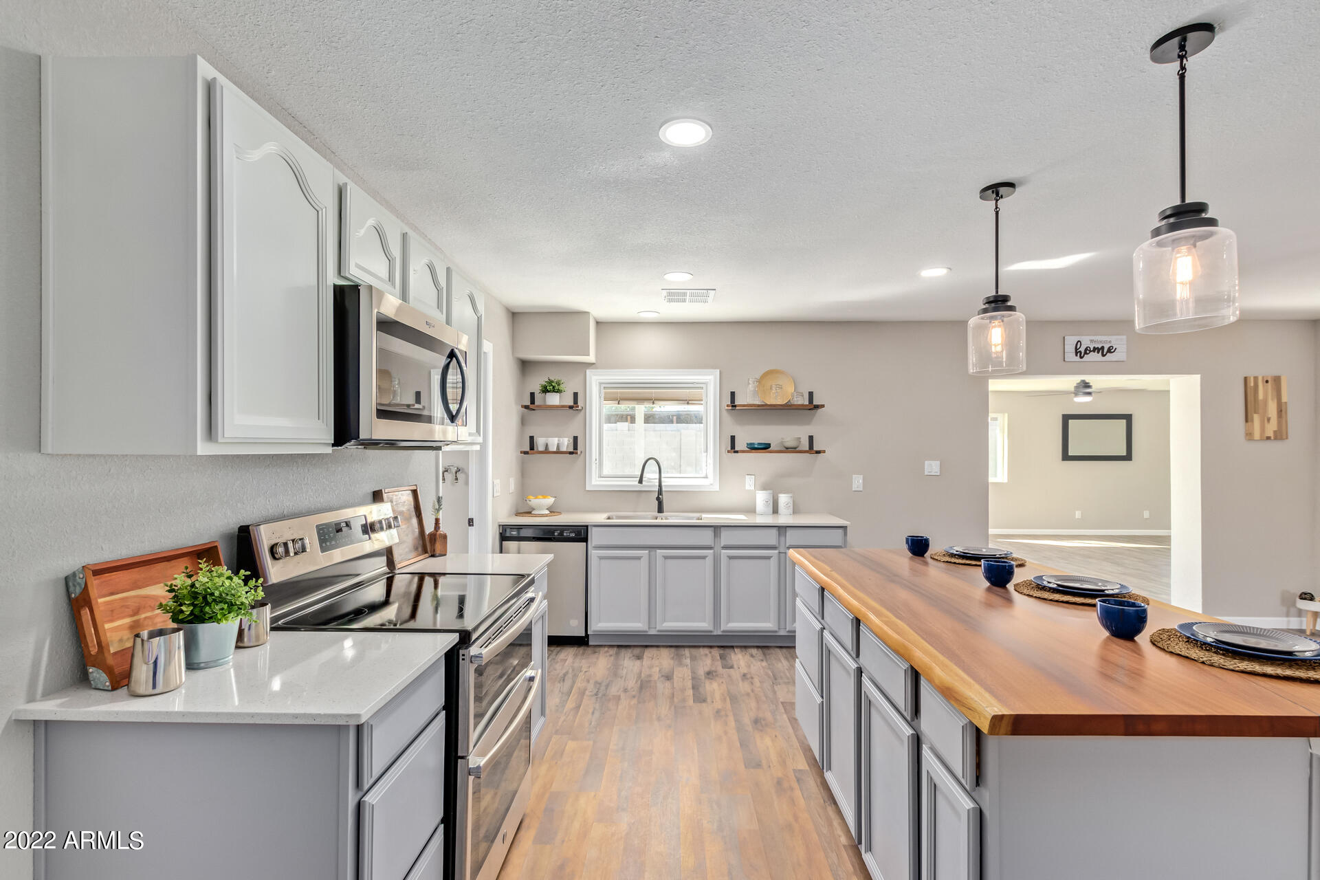 13002 North 28th Place Phoenix, AZ 85032 - Photo 4 of 28 0015-15 - 28th