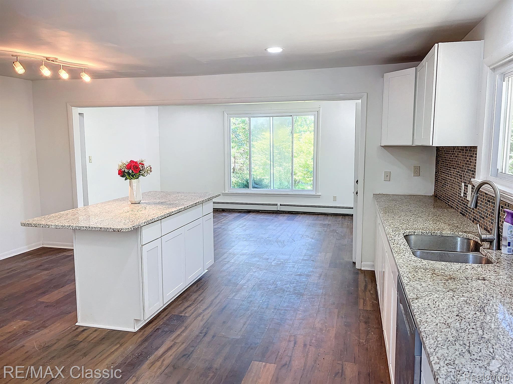 16587 Beech Daly Road Taylor, MI 48180 - Photo 8 of 47 Nice granite counterspace