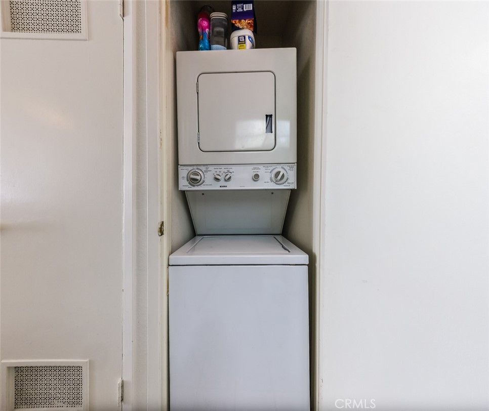 1237 East 6th Street, Unit 110 Long Beach, CA 90802 - Photo 18 of 22 a utility room with dryer and washer