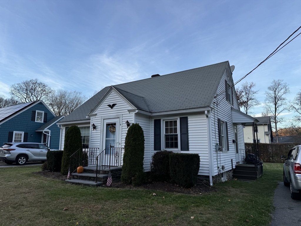 4 Benjamin Road Worcester, MA 01602 - Photo 2 of 10 a front view of a house with a garden