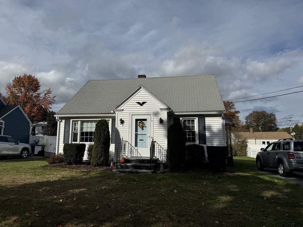 4 Benjamin Road Worcester, MA 01602 - Photo 10 of 10 a front view of a house with a garden