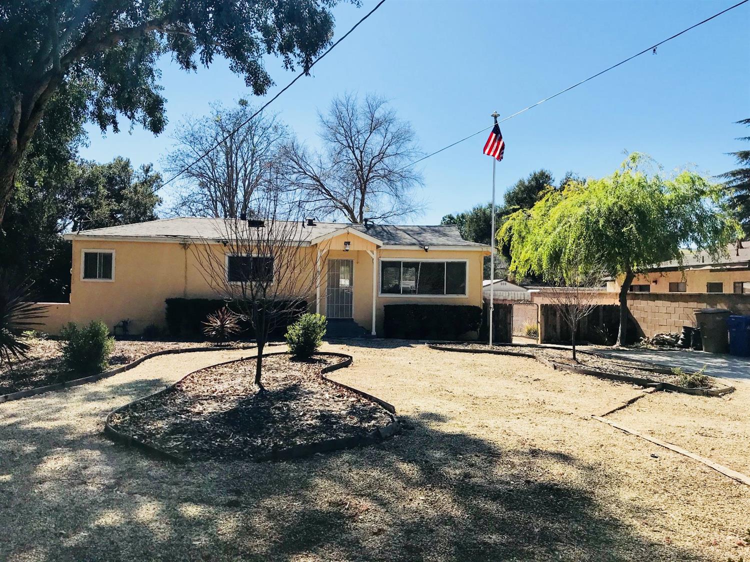 160 Grapevine Road Oak View, CA 93022 - Photo 21 of 35 a house with yard in front of it