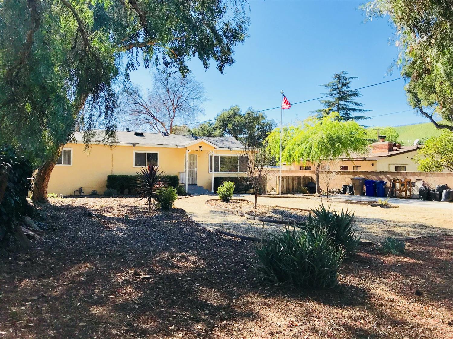 160 Grapevine Road Oak View, CA 93022 - Photo 24 of 35 a house view with a sitting space and garden
