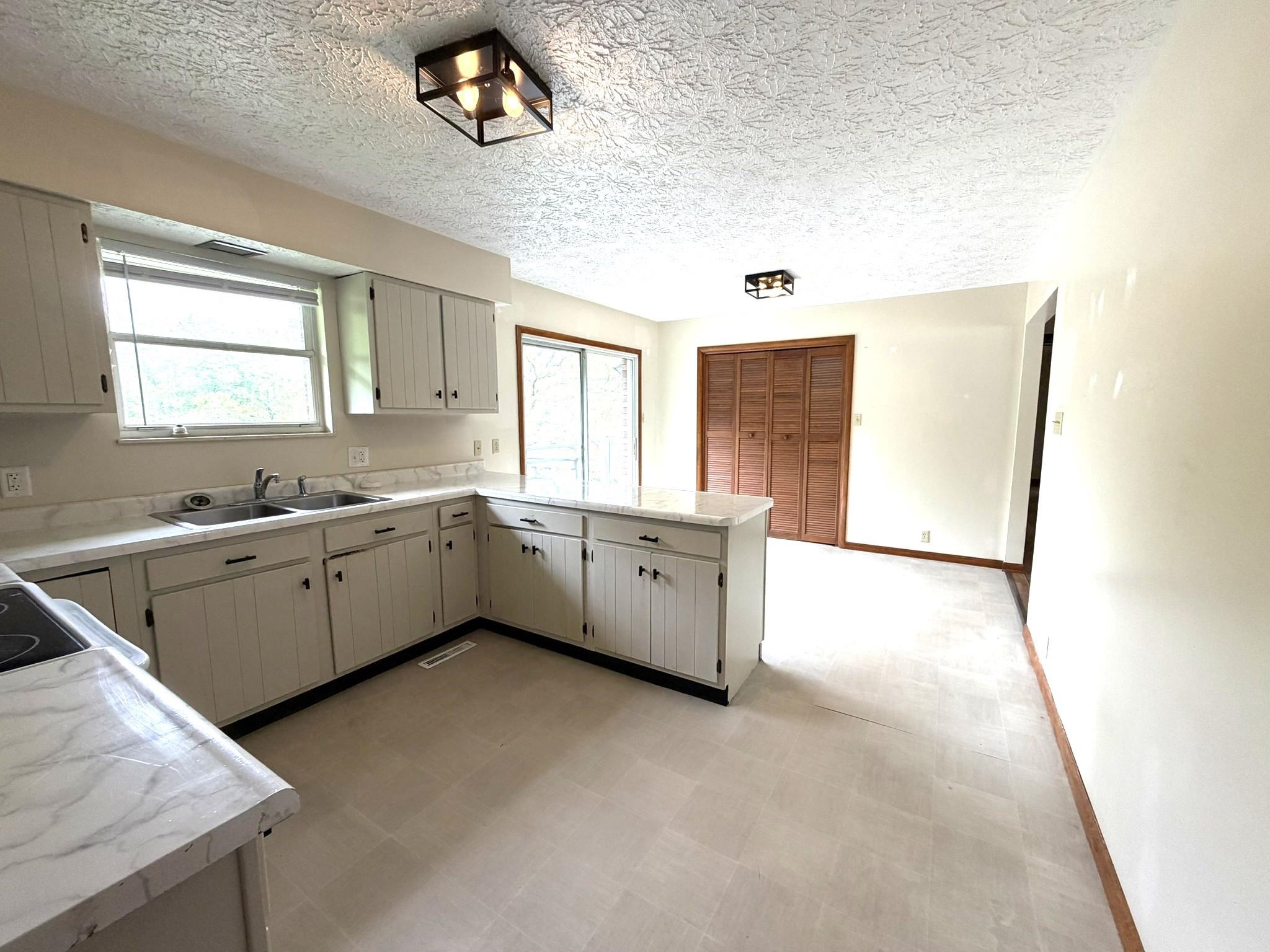 222 West Meadowbrook Road Ashland, KY 41102 - Photo 6 of 33 Gallery Image 6