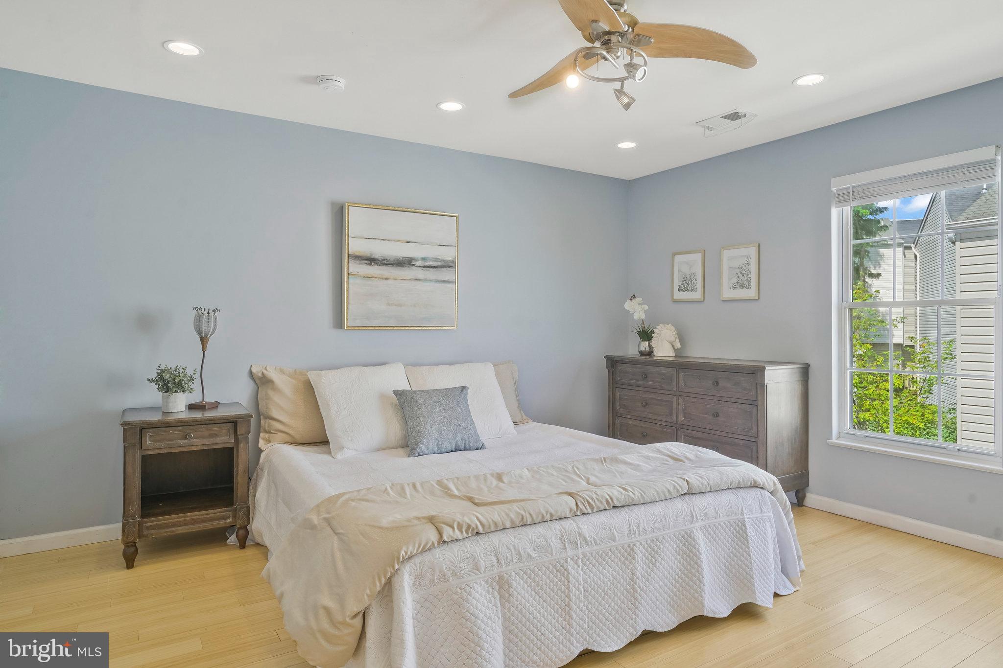 2181 Shirlington Road Arlington, VA 22206 - Photo 24 of 48 a bedroom with a bed and a window