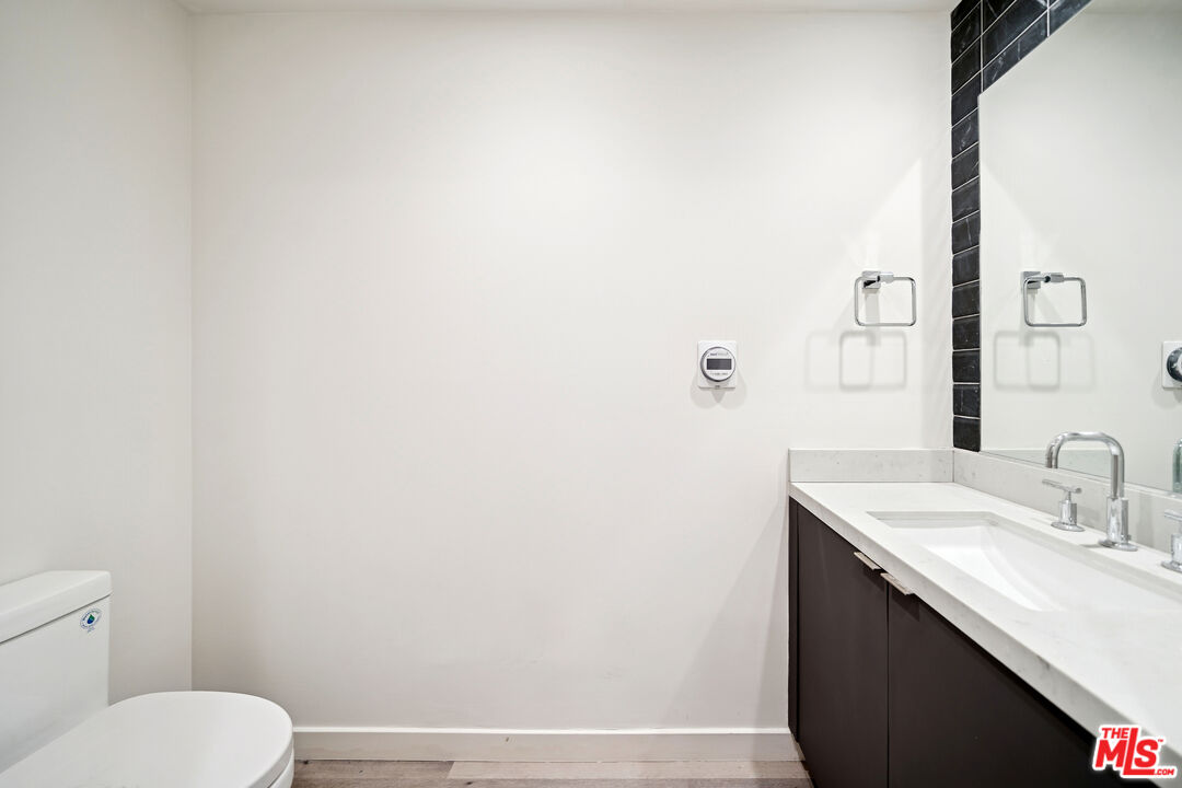 1051 South Corning Street, Unit 204 Los Angeles, CA 90035 - Photo 15 of 40