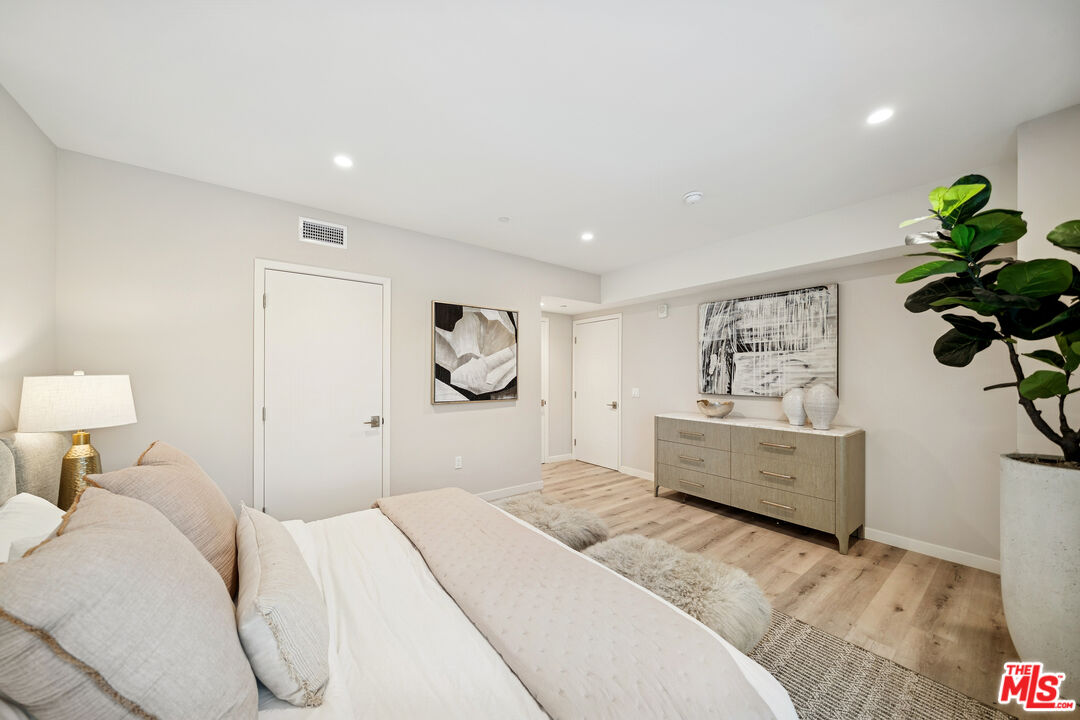 1051 South Corning Street, Unit 204 Los Angeles, CA 90035 - Photo 18 of 40