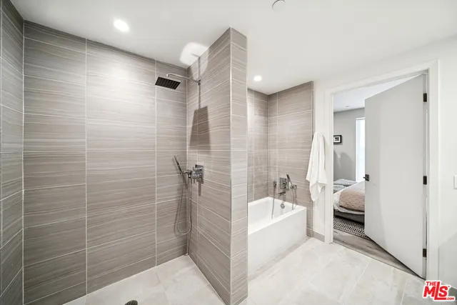 $5,170 | 1051 South Corning Street, Unit 204, Los Angeles, CA 90035