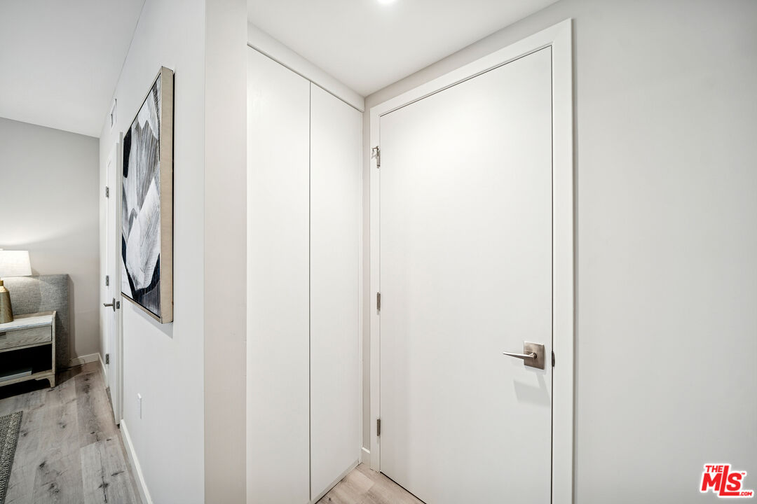 1051 South Corning Street, Unit 204 Los Angeles, CA 90035 - Photo 23 of 40