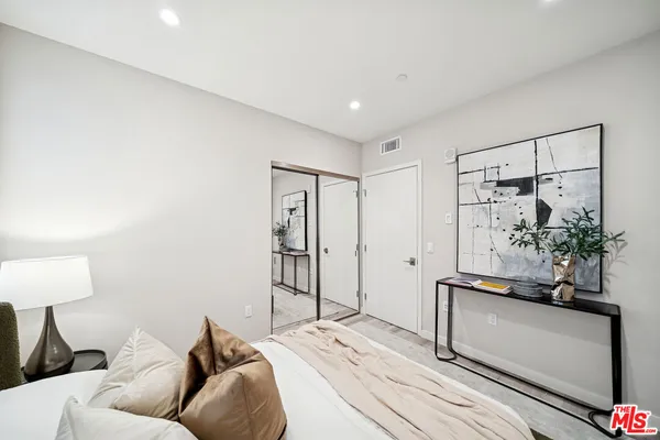 $5,170 | 1051 South Corning Street, Unit 204, Los Angeles, CA 90035