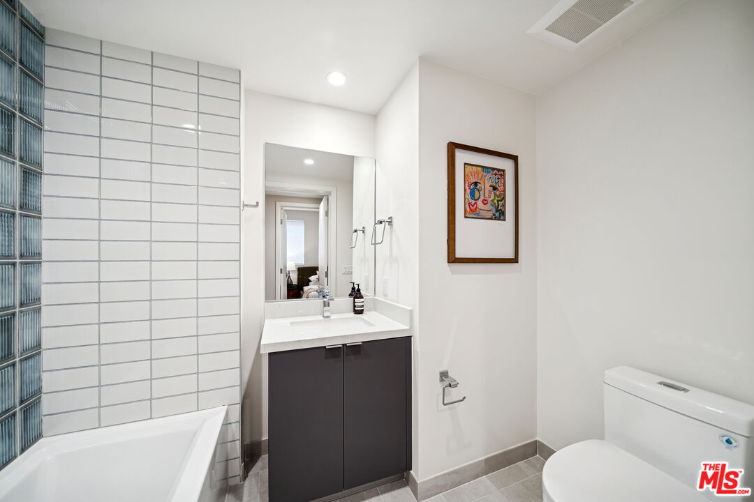 1051 South Corning Street, Unit 204 Los Angeles, CA 90035 - Photo 30 of 40