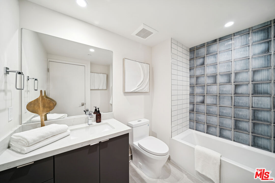 1051 South Corning Street, Unit 204 Los Angeles, CA 90035 - Photo 36 of 40