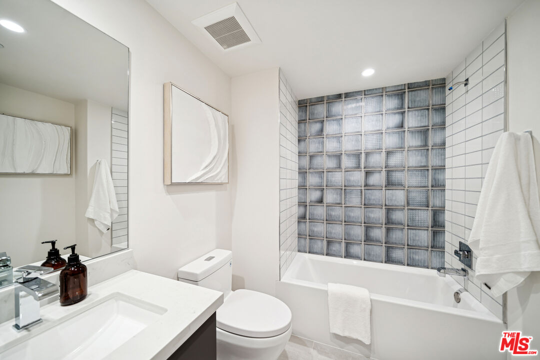 1051 South Corning Street, Unit 204 Los Angeles, CA 90035 - Photo 37 of 40