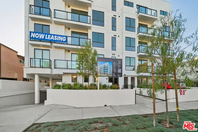 $5,170 | 1051 South Corning Street, Unit 204, Los Angeles, CA 90035