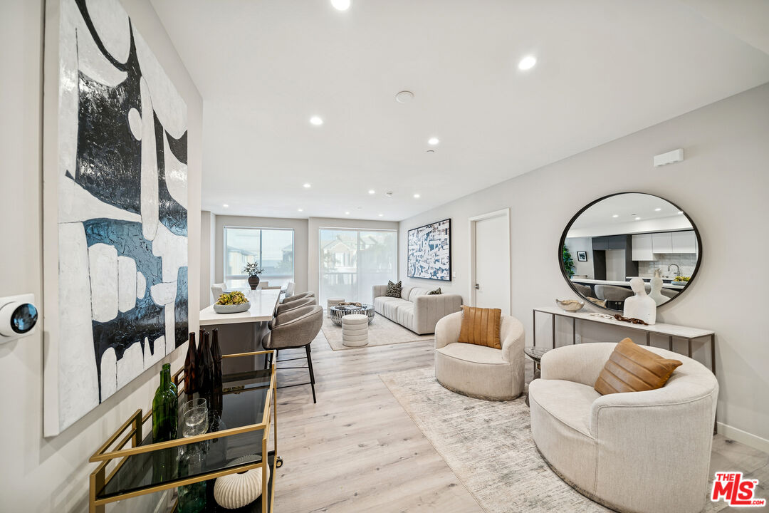 1051 South Corning Street, Unit 204 Los Angeles, CA 90035 - Photo 4 of 40