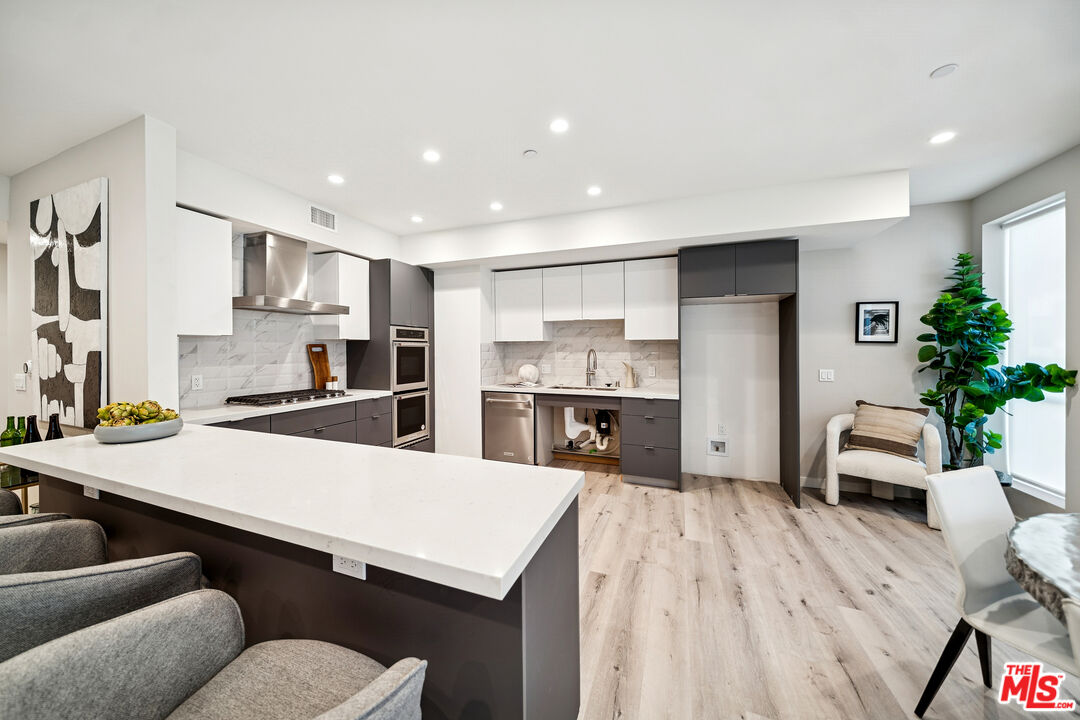 1051 South Corning Street, Unit 204 Los Angeles, CA 90035 - Photo 8 of 40