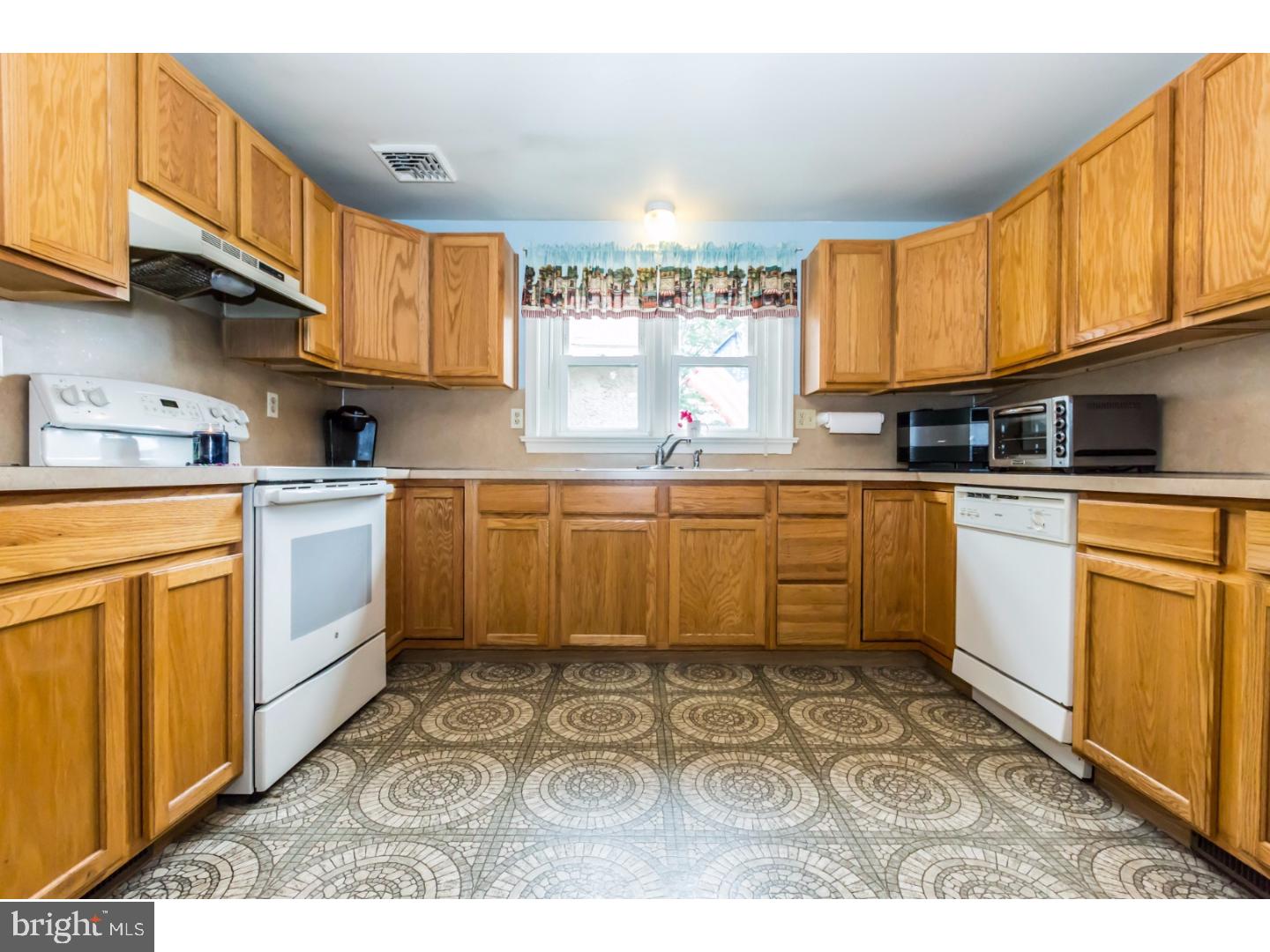 1398 Temple Road Pottstown, PA 19465 - Photo 8 of 25 Kitchen
