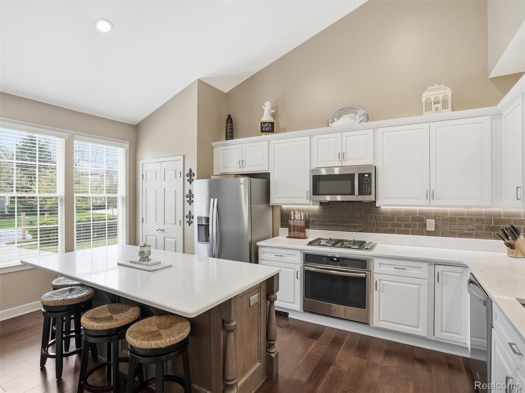 5211 Belmonte Drive Rochester, MI 48306 - Photo 5 of 40 18-DSC06706.jpg