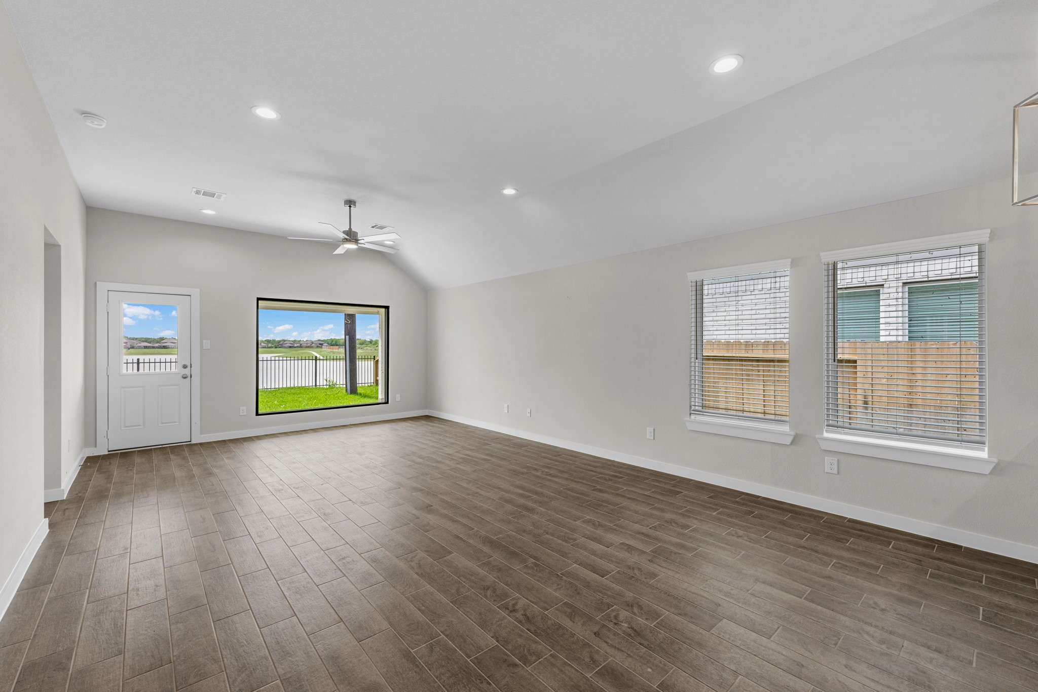 8742 Mallow Rose Way Rosharon, TX 77583 - Photo 6 of 23