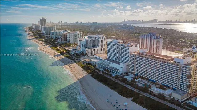 $6,450 | 5555 Collins Avenue, Unit 6D, Miami Beach, FL 33140