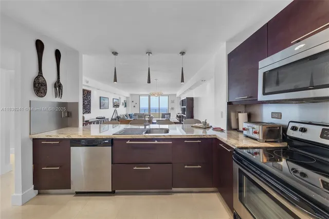 $6,450 | 5555 Collins Avenue, Unit 6D, Miami Beach, FL 33140