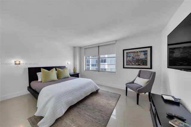 $6,450 | 5555 Collins Avenue, Unit 6D, Miami Beach, FL 33140