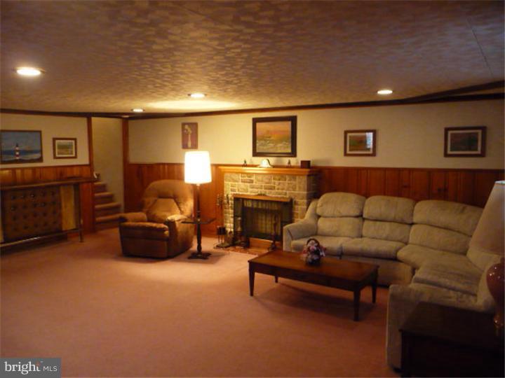 15120 Carter Road Philadelphia, PA 19116 - Photo 16 of 21 Family Room